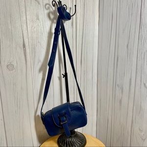 Meli Melo Made in Italy Blue Leather Mini Bag Zip